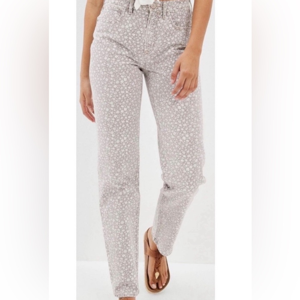 American Eagle 90s straight floral print jeans